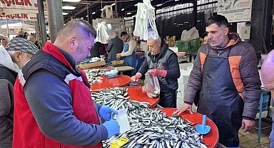Sarıgöl'de balık tezgahlarına sıkı denetim