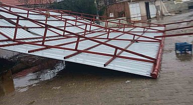 Sarıgöl'de fırtına etkili oldu