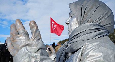 Sarıkamış'ta binler "Bu toprakta izin var" diyerek şehitlerin izinde yürüdü