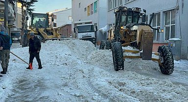 Sarıkamış'ta kar seferberliği: İlçe merkezinden 600 kamyon kar taşındı
