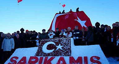 Sarıkamış'ta şehitler anısına kardan heykeller açıldı