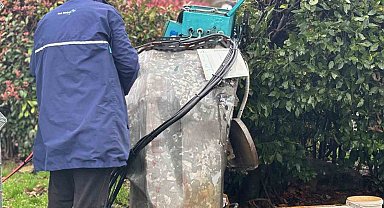 Sarıyer'de fırtına etkili oldu: Baz istasyonu ve ağaç devrildi