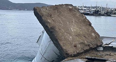 Sarıyer'deki şiddetli fırtına deniz fenerini devirdi