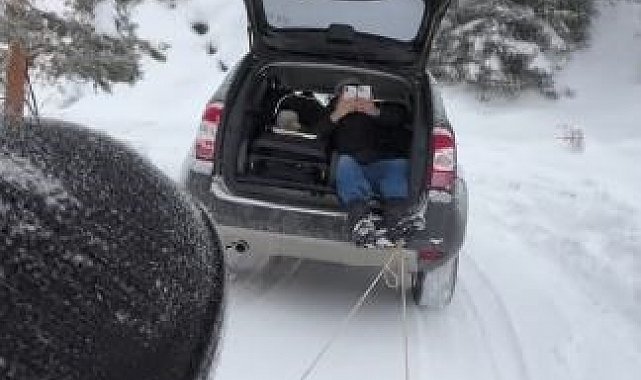 Şavşat'ta geleneksel tahta kızaklarla kış eğlencesi