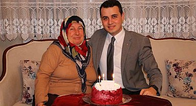 Şehit annesinin 70. doğum gününü kutladı