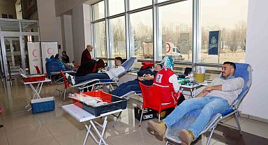 Selçuklu Belediyesi personeli ve vatandaşlardan kan bağışı kampanyasına destek