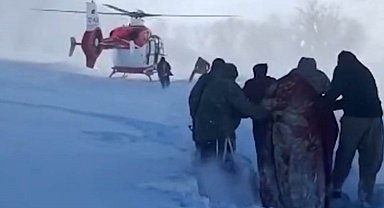 Şemdinli'de nefes kesen kurtarma: Kar esaretindeki hamile kadın için zamanla yarış