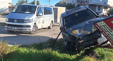 Serik'te otomobil ile minibüs çarpıştı: 1 yaralı