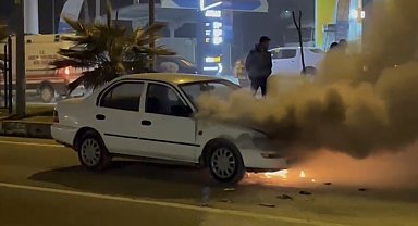 Seyir halindeki otomobil alev topuna döndü