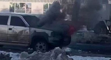 Seyir halindeki pikap alev aldı