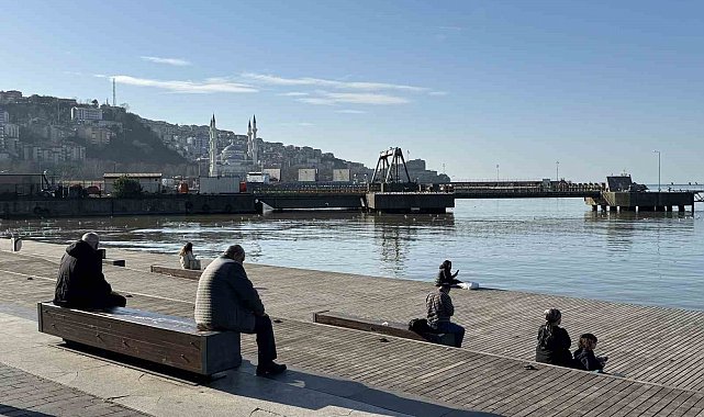 Sıcak havayı görenler sahile koştu