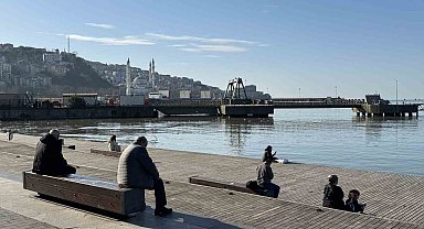 Sıcak havayı görenler sahile koştu