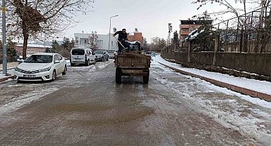 Siirt'te buzlanmaya karşı çalışmalar devam ediyor