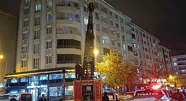 Siirt'te çatılardaki kat kütleleri itfaiye ekipleri tarafından temizlendi