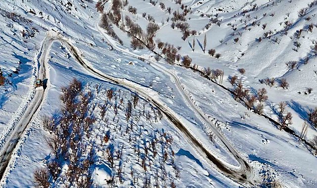 Siirt'te çığ düşen yol temizlendi