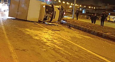 Siirt'te kamyonet ile hafif ticari araç çarpıştı: 2 yaralı