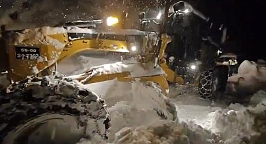 Siirt'te kardan dolayı yolda kalan aile kurtarıldı, yeni doğan bebek hastaneye ulaştırıldı
