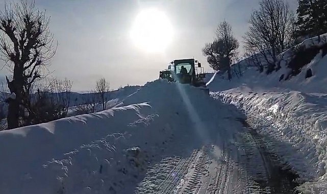 Siirt'te karla kaplı yollar açıldı