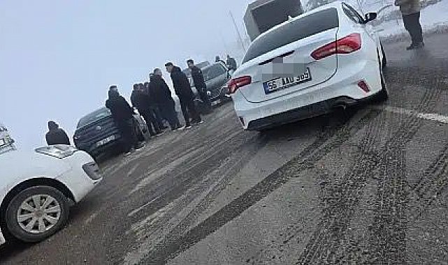 Siirt'te otomobiller çarpıştı: 2 yaralı