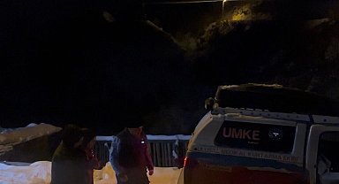 Siirt'te UMKE ekipleri kar ve tipiye rağmen hastalara yetişmeye çalışıyor