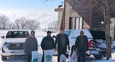 Siirt'te yaban hayvanları için doğaya yem bırakıldı