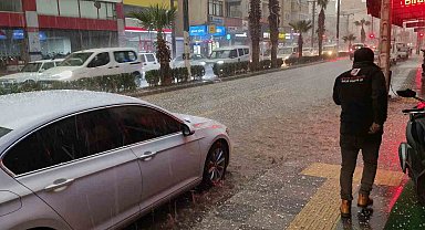 Silifke'de dolu felaketi: Sokaklar beyaza büründü, tarım alanları zarar gördü