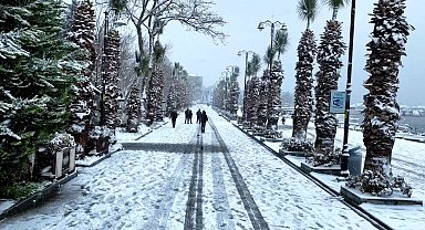 Silivri beyaz örtü ile kaplandı: Kar yağışı havadan görüntülendi