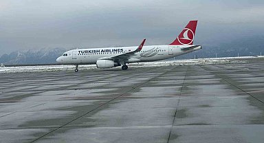 Şırnak Havalimanı'na 3 gün sonra ilk uçak indi
