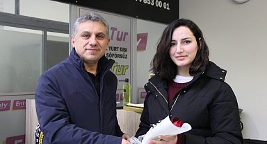 Şırnak'a atanan öğretmenlere havalimanında çiçekli karşılama