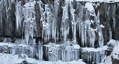 Şırnak'ta buz sarkıtları dronla görüntülendi
