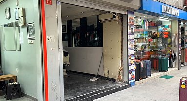 Şişli'de otomobili park edecekken dükkana daldı
