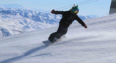 Sivas'ın 'Yıldız'ında sezon açıldı, kayakseverler Türkiye'nin en genç kayak merkezinde buluştu