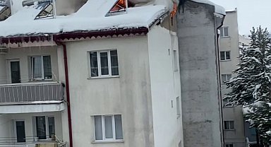 Sivas'ta çatıda çıkan yangın paniğe neden oldu