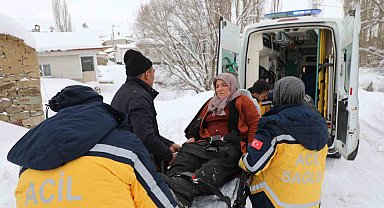 Sivas'ta kar engeline takılan hasta için ekipler seferber oldu