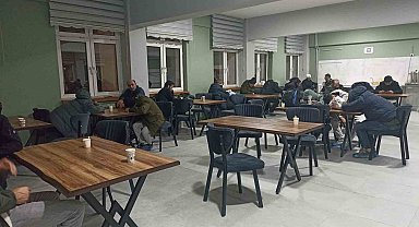 Sivas'ta kar esareti: Mahsur kalan 700 kişi okul yurtlarına yerleştirildi