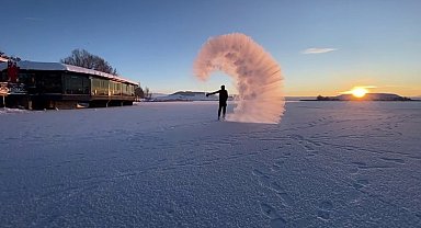Sivas'ta kar ve dondurucu soğuk renkli görüntüler oluşturdu