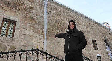 Sivas'ta soğuk hava 4 metreyi bulan buz sarkıtları oluşturdu