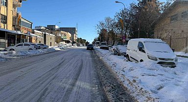 Siverek'te buz ve kar hayatı durdurdu