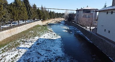 Soguk hava nedeniyle Gali Çayı biz tuttu