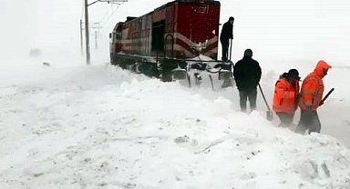 Soğuk hava ve kar yağışı demiryolu ulaşımını da olumsuz etkiledi