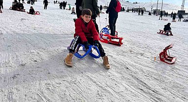 Sömestir tatilinde ailelerin adresi Elmadağ Kayak Merkezi oldu