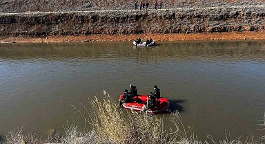 Sulama kanalında kaybolan sürücü aranıyor