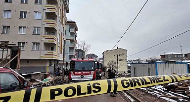 Sultanbeyli'de 5 katlı binada yangın: 12 kişi kurtarıldı