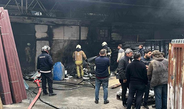 Sultanbeyli'de plastik imalathanesinde korkutan yangın