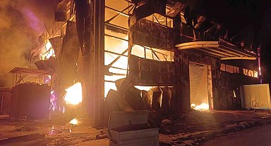 Sünger deposu alevlere teslim oldu