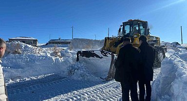 Susuz'da karla mücadele çalışmaları sürüyor