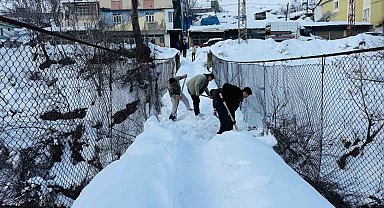 Tahta köprülerde kar nöbeti