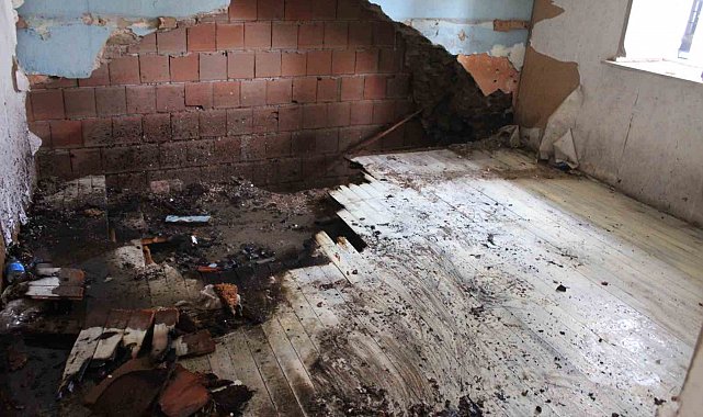 Tahtalar tutuştu, itfaiye harekete geçti