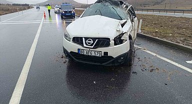 Takla atan otomobilde 3 kişi yaralandı