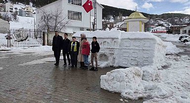 Tarihi Sivas Valiliği'nin kardan maketi ziyaretçilerini ağırlıyor